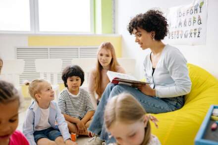 Jakie studia na nauczyciela wybrać, aby zrealizować karierę edukacyjną?